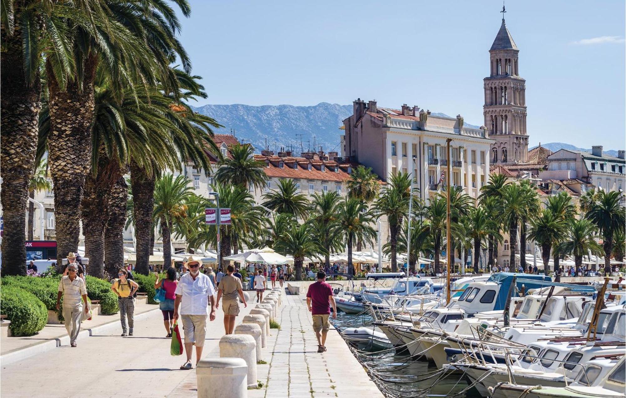 Beautiful Apartment In Split With Kitchen 외부 사진